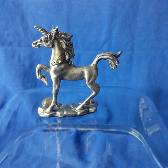 Unicorn Vintage Figurine With Crystal Ball & Green Stone Very Detailed Vintage - Picture 10 of 16